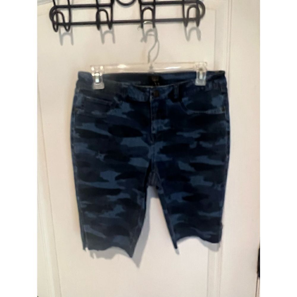G.I.L.I. camo navy blue jean shorts size 6